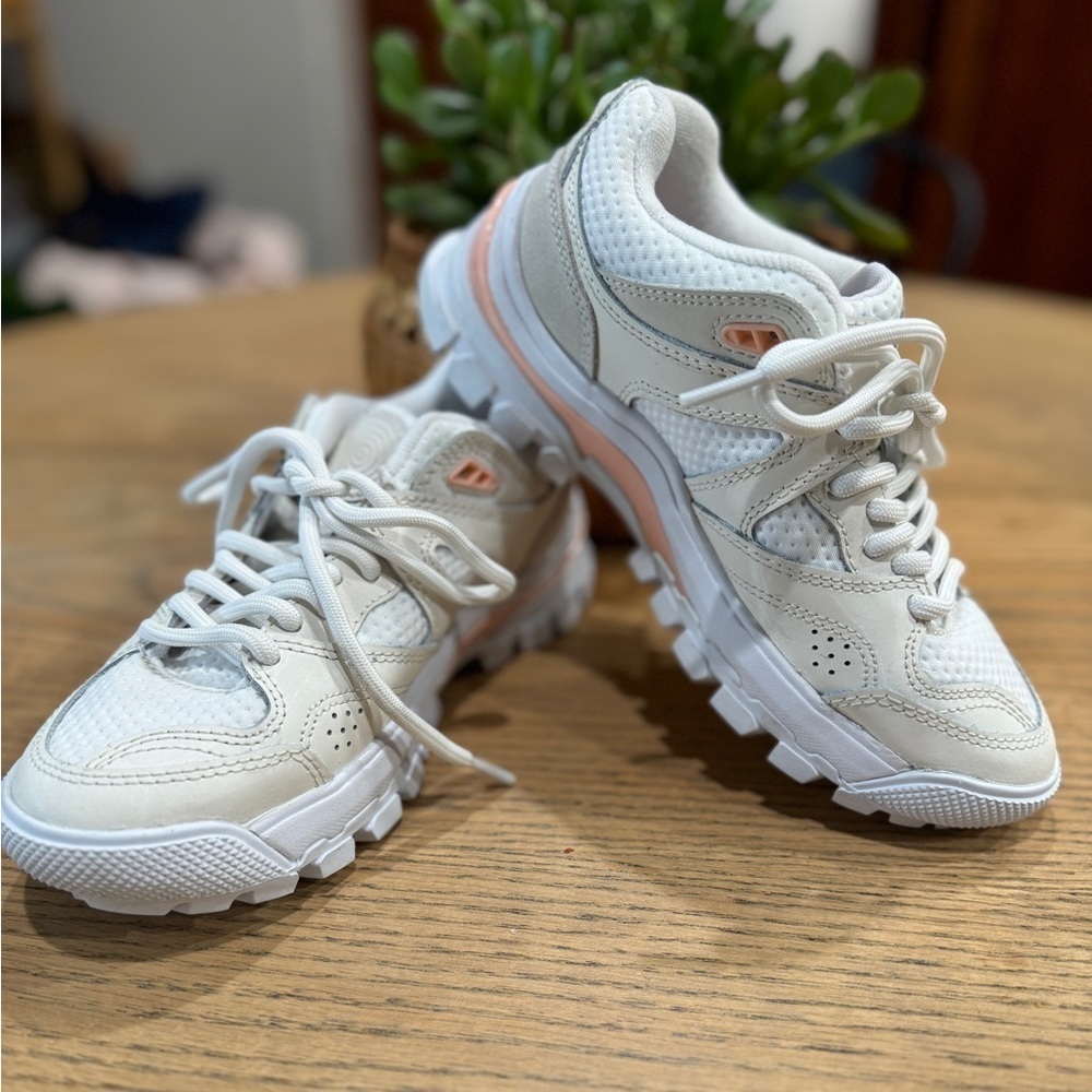 Walking shoes - Picture 1 of 3